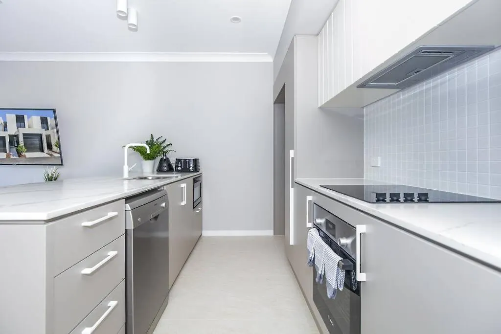 Holiday home Cheerful 3 Bedroom Townhouse With Parking Gold Coast
