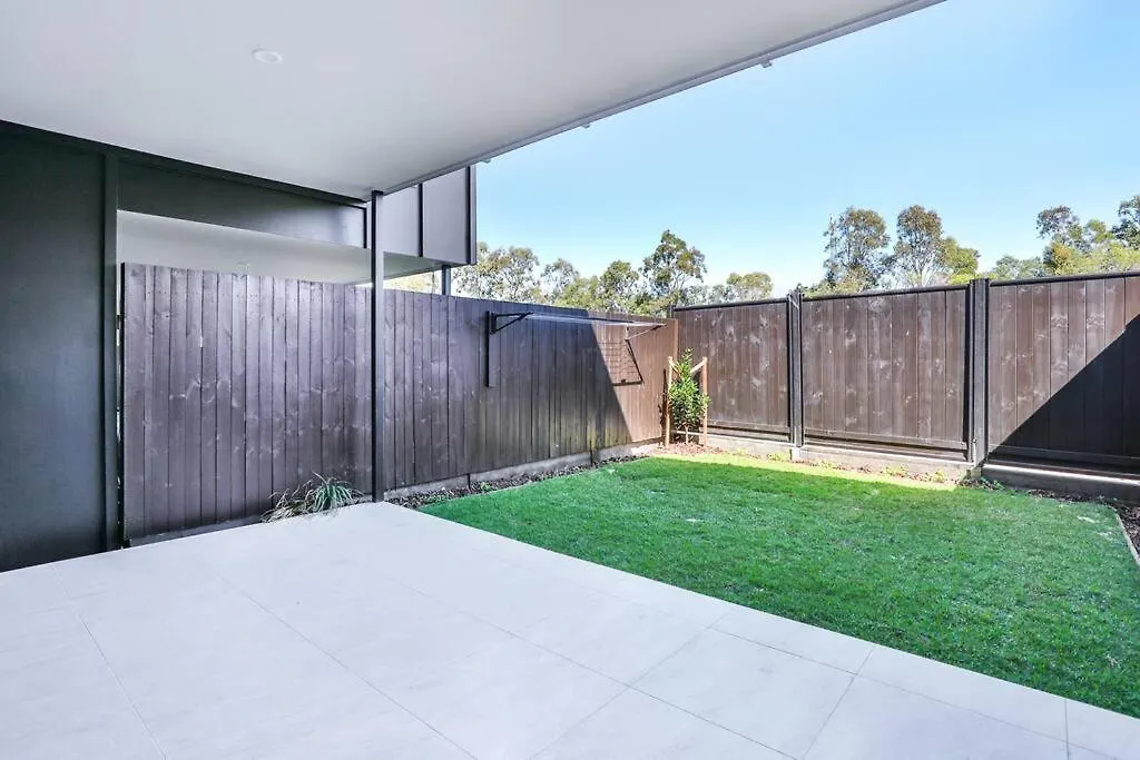 Cheerful 3 Bedroom Townhouse With Parking contacts
